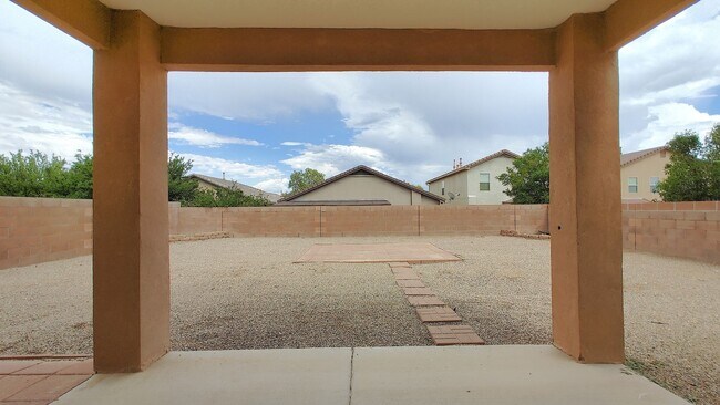 Building Photo - 2105 Margarita Dr SE