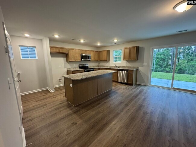 Building Photo - 3026 Hallsdale Dr