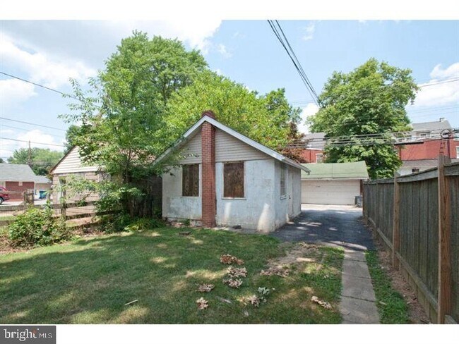 Building Photo - 527 S High St