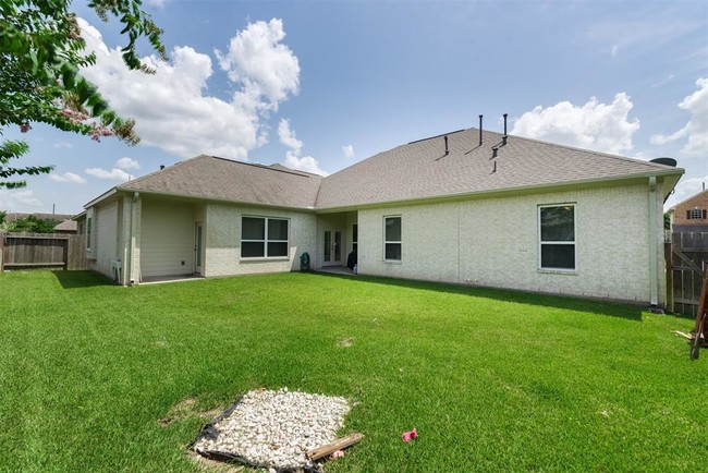 Building Photo - 24918 Azalea Ranch Dr