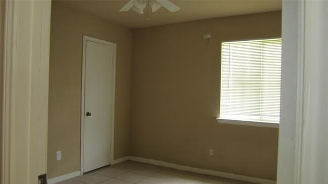Building Photo - 12461 Wellington Park Dr