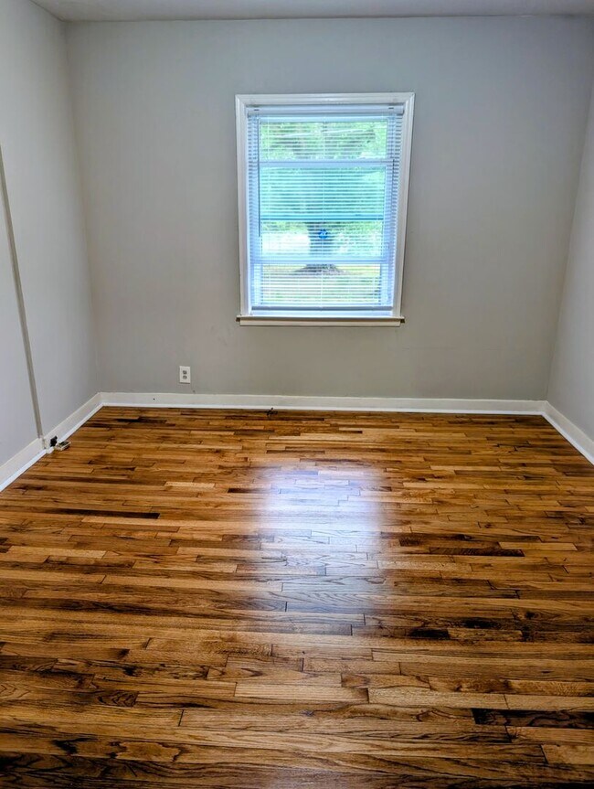 Building Photo - 246 Robert E Lee Dr