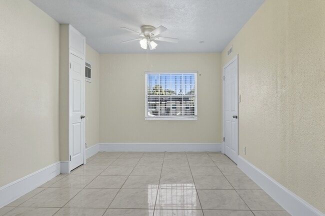 Building Photo - 1324 W Nassau St