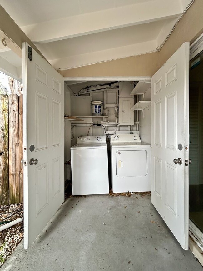 Building Photo - Updated and Move-in Ready Home in Largo! 1bed|1bath