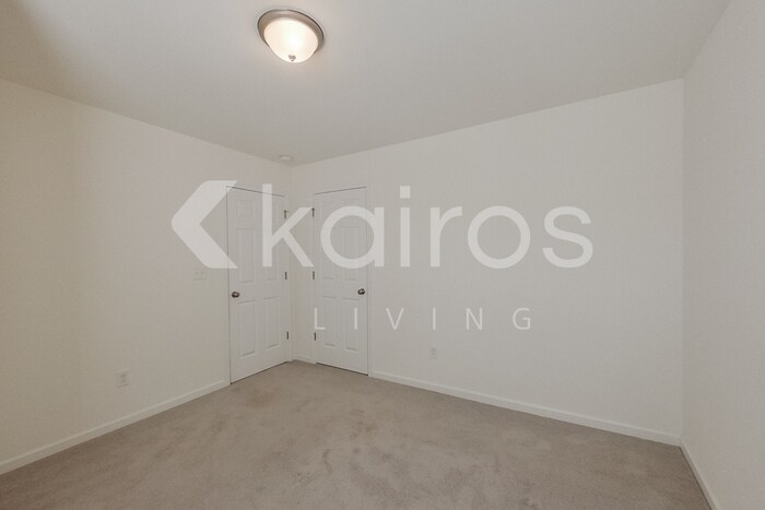 Building Photo - 218 Long Is Dr