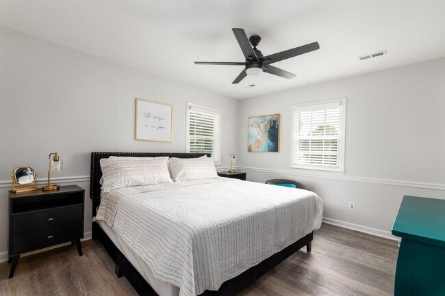 Building Photo - Charming 3 Bedroom Home with Modern Features and Spacious Outdoors!