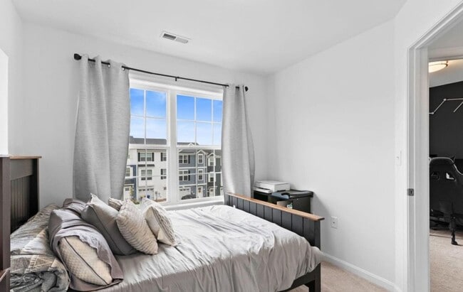 Building Photo - Dallastown Schools! Beautiful 3 Bedroom, 2.5 Bath Townhome.