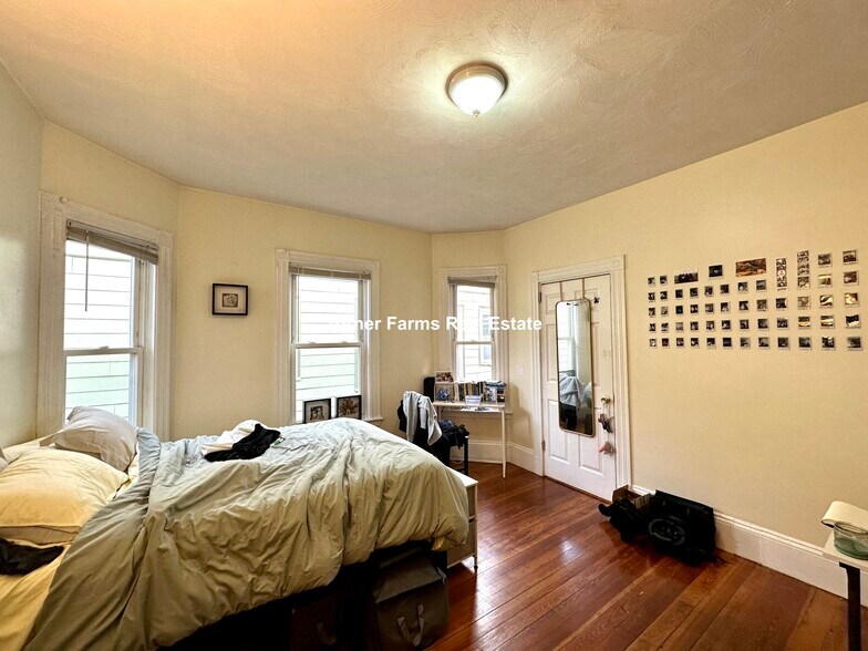 Building Photo - 8 Carmel St