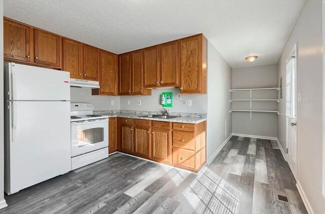 Building Photo - Updated 3 Bedroom/1 Bath