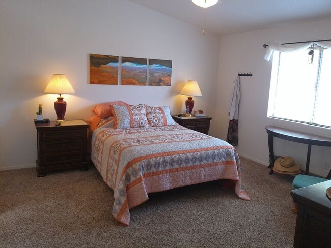Building Photo - Seasonal Winter Rental Nov 1st to April 30...