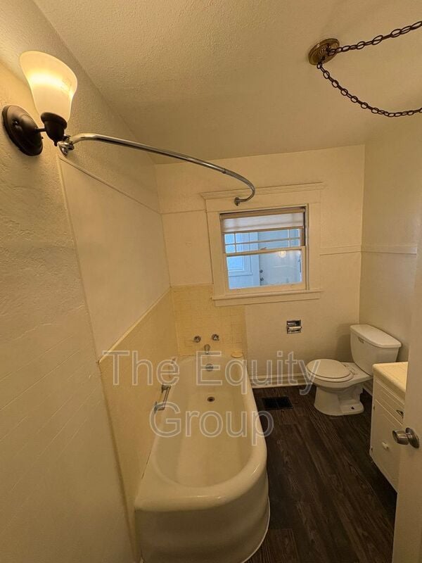 Building Photo - 1410 W Main St