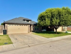 Building Photo - 14 Cornwall Dr