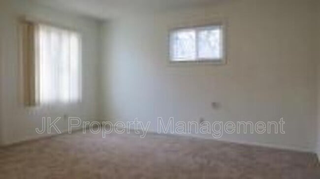 Building Photo - 1322 1st Ave NW