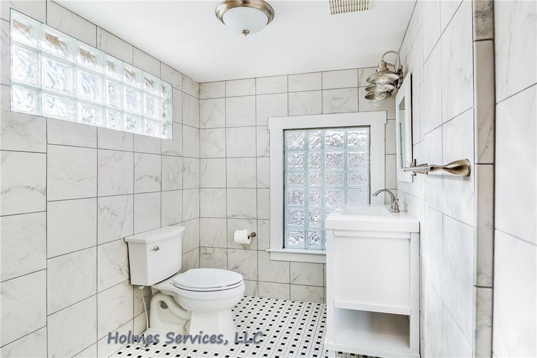 Lg bathroom - fully tiled w/lots of light. - 1226 Bird Ave