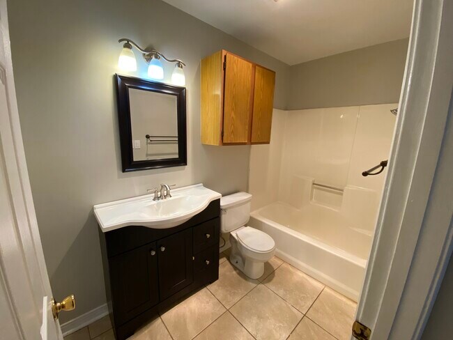 Building Photo - 248 Settlers Park Dr