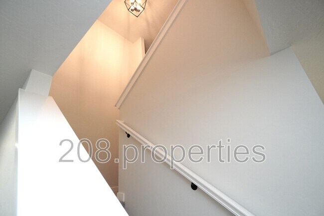 Building Photo - 5813 W Stavros St