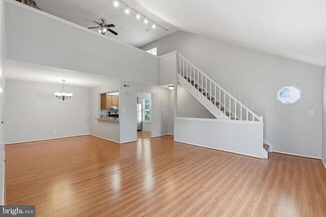 Building Photo - 321B Delancey Pl