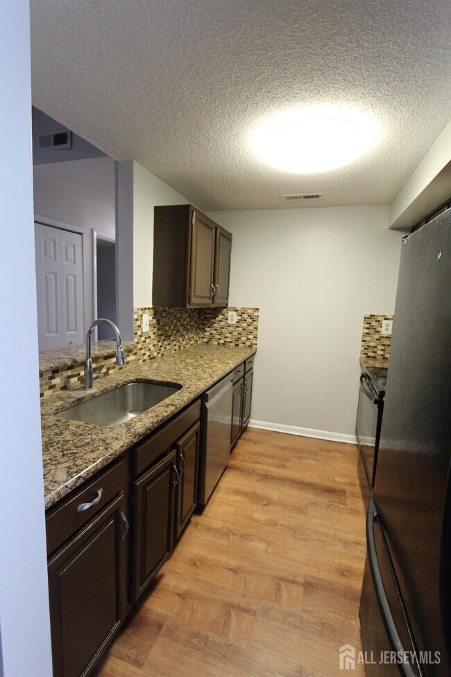 Building Photo - 2202 Aspen Dr