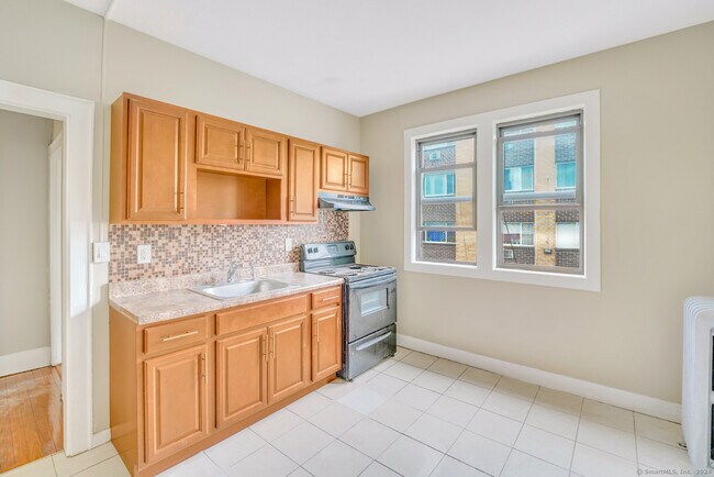 Building Photo - 35-39 Sumner St