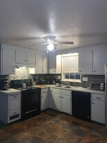 Building Photo - 23 Lownds Dr