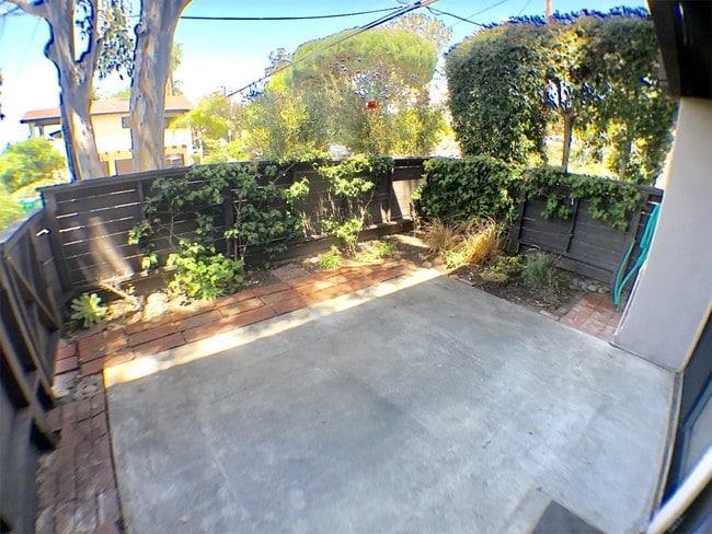 Building Photo - 328 Glenneyre St