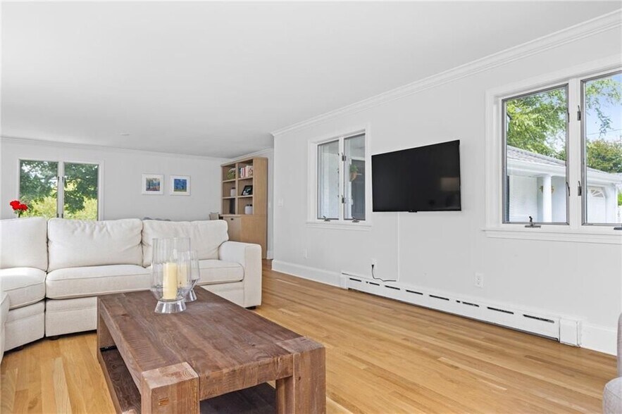 Building Photo - 331 3rd Beach Rd