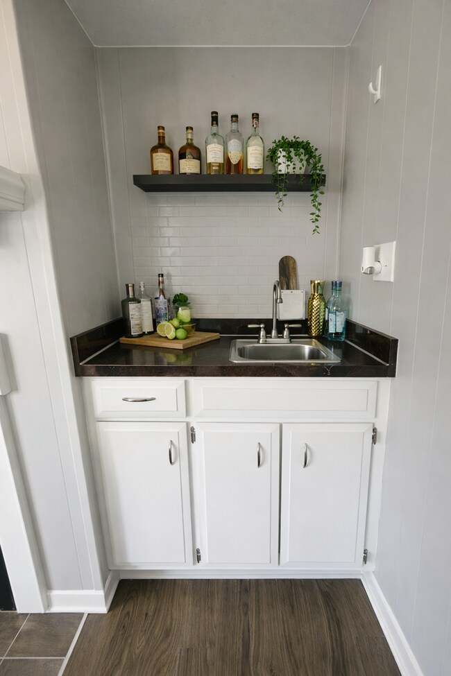 Building Photo - 3BR/2BA Home For Rent in Jtown!