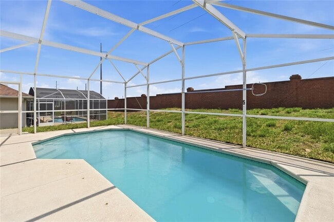Building Photo - 210 Pine Cone Dr
