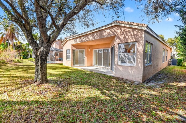 Building Photo - 2431 Westmont Dr