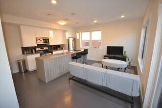 Building Photo - Amazing 3 bed 1.5 bath in the South End!!!