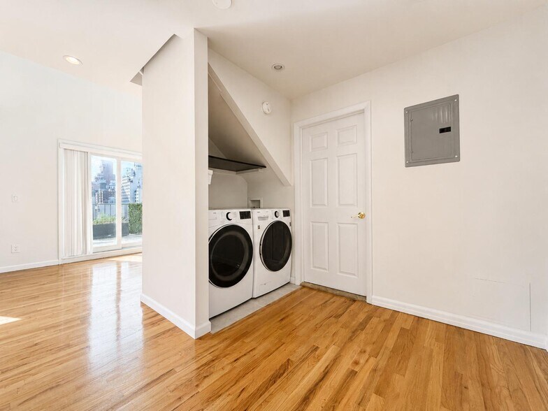 Building Photo - 401 E 68th St