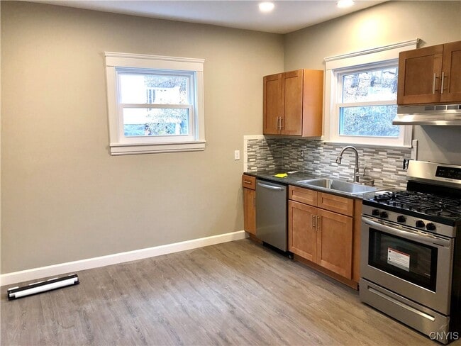 Building Photo - 65 Chedell Pl