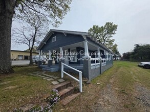 Building Photo - 526 E 17th St