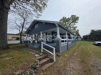 Building Photo - 526 E 17th St