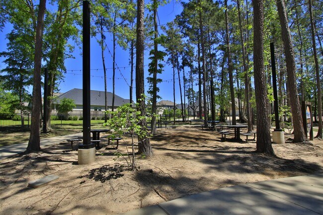 Building Photo - 320 Rise Ln