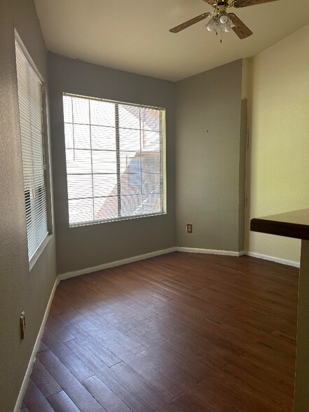 Building Photo - 1698 W Park Wood Ln