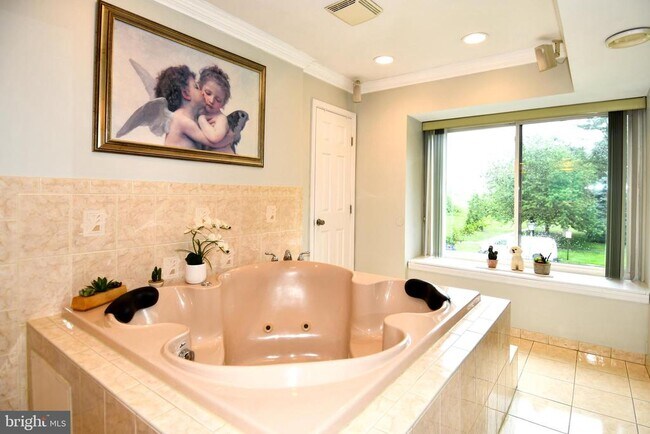 Building Photo - 9401 Hickory View Pl