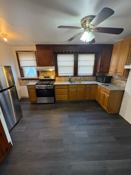 Primary Photo - 56 Chapman Pl