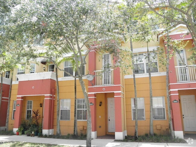 Building Photo - 1905 Shoma Dr