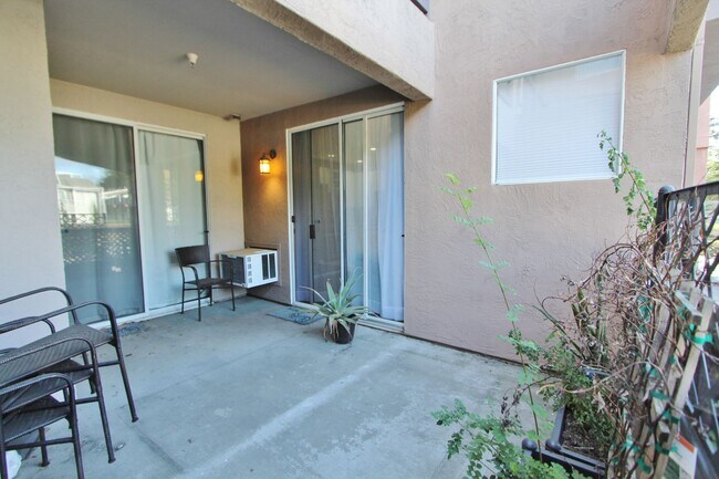 Building Photo - $2,890- GORGEOUS TWO BEDROOM CONDO IN CENTRAL FREMONT BLOCKS FROM BART