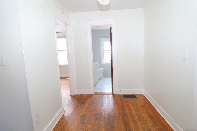 Building Photo - 253 Willow St