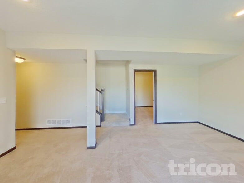 Building Photo - 1341 Meadow Ln