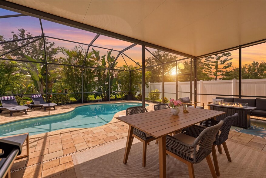 Building Photo - 10519 Whispering Hammock Dr