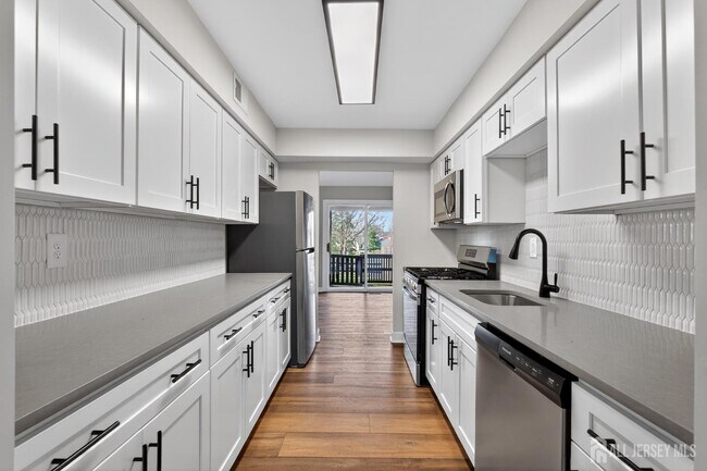 Building Photo - 172 Nathan Dr