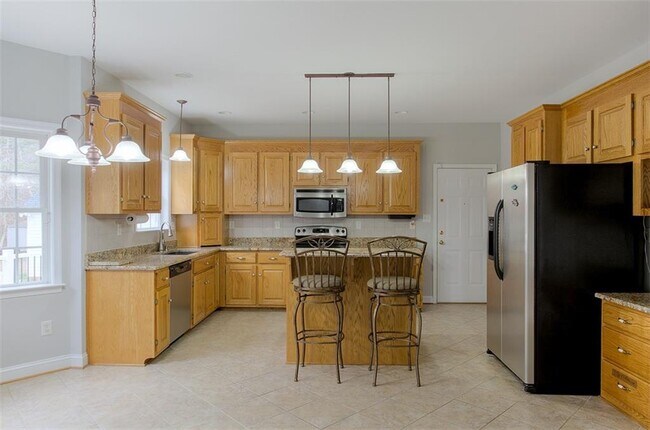 Building Photo - 613 Greyshire Dr