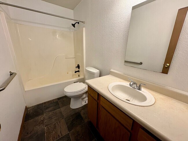 Building Photo - 1443 Blue Brook Way