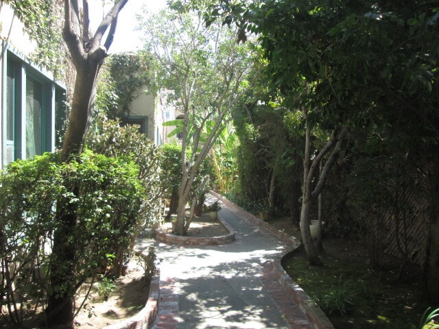 Building Photo - 908 N Martel Ave