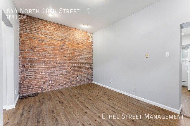 Building Photo - 644 N 10th St