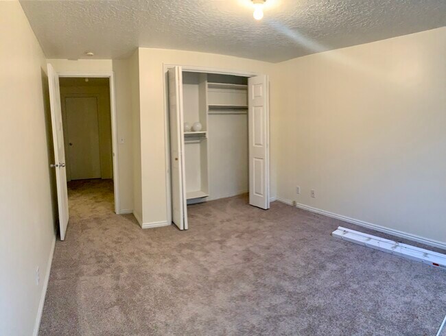 Building Photo - 5175 S 900 E