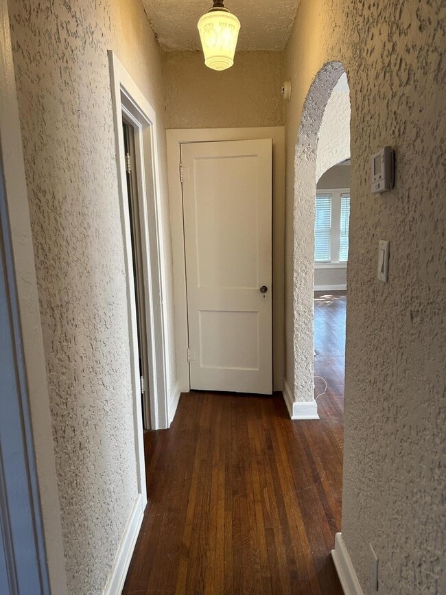 Building Photo - 229 Lakeland Dr